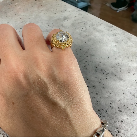 Beautiful Ring - Picture 9 of 10